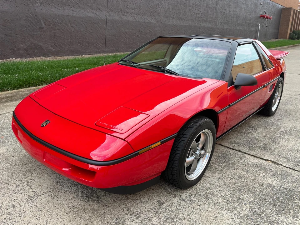 1988 Pontiac Fiero Formula - Image 21 of 31