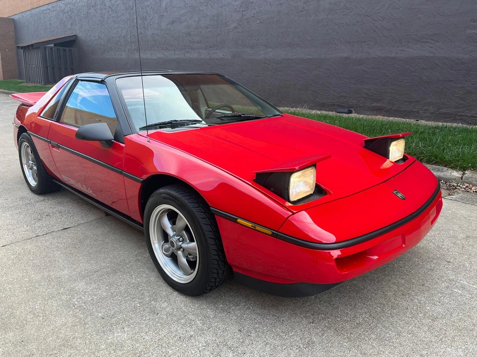 1988 Pontiac Fiero Formula - Image 2 of 31