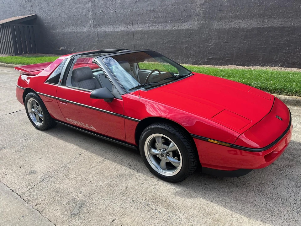 1988 Pontiac Fiero Formula - Image 23 of 31