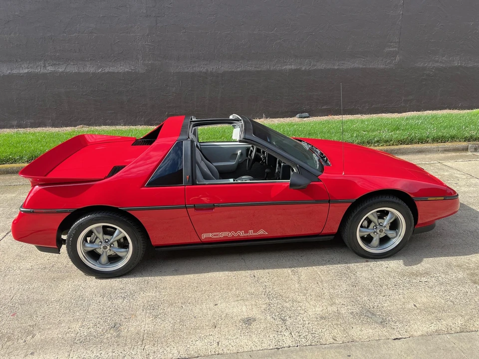 1988 Pontiac Fiero Formula - Image 25 of 31