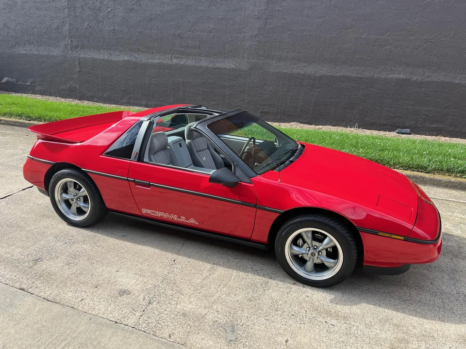 1988 Pontiac Fiero Formula - Image 24 of 31