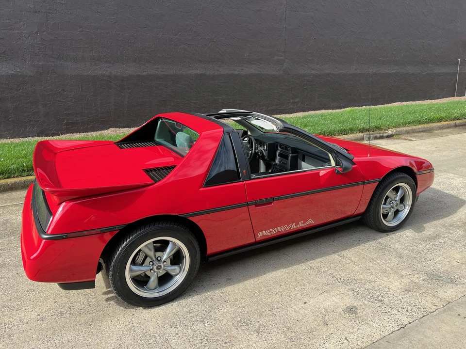1988 Pontiac Fiero Formula - Image 26 of 31