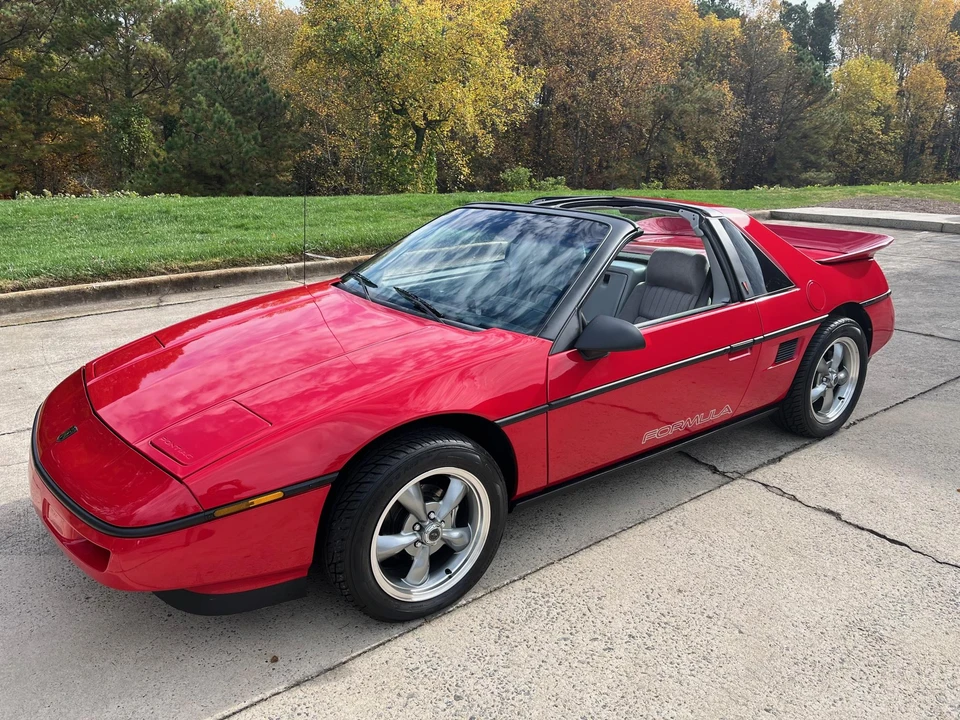 1988 Pontiac Fiero Formula - Image 29 of 31