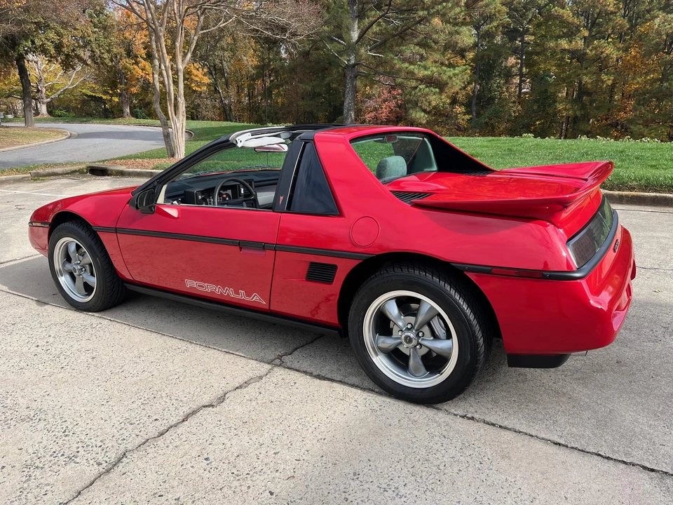 1988 Pontiac Fiero Formula - Image 16 of 31