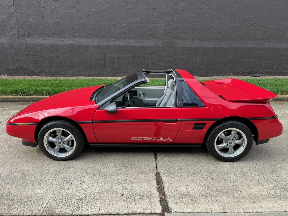 1988 Pontiac Fiero Formula - Image 27 of 31