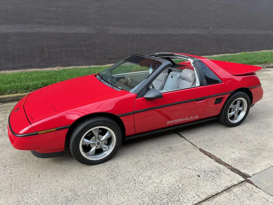 1988 Pontiac Fiero Formula - Image 28 of 31