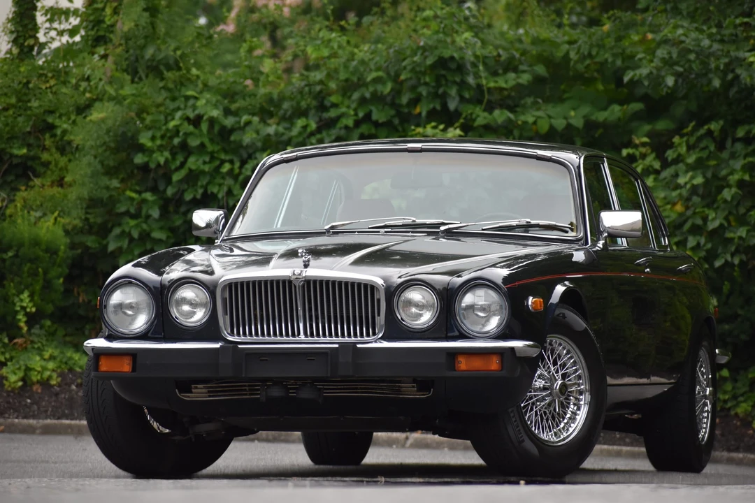 1976 Jaguar XJ Series 2 - Image 2 of 31