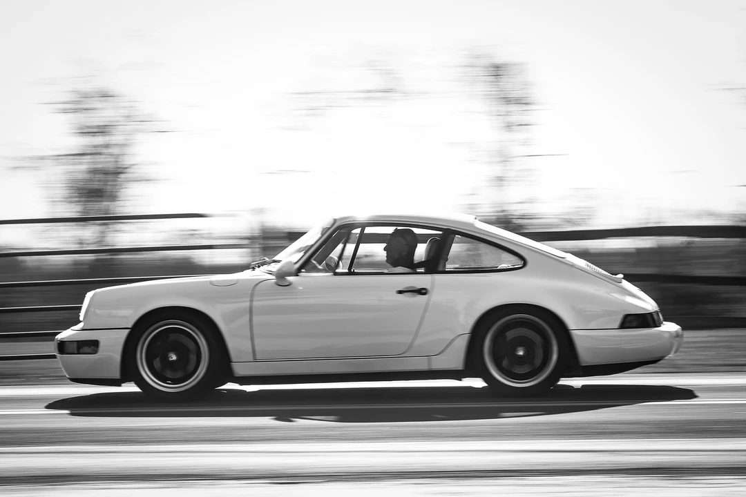 1993 Porsche 964 Carrera 4 - Image 2 of 31