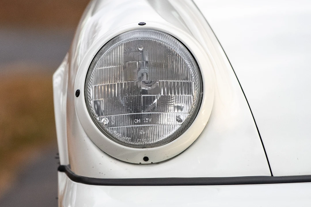 1993 Porsche 964 Carrera 4 - Image 26 of 31