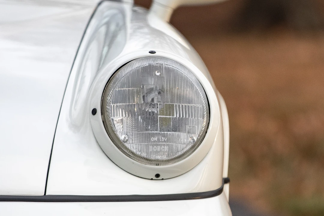 1993 Porsche 964 Carrera 4 - Image 27 of 31