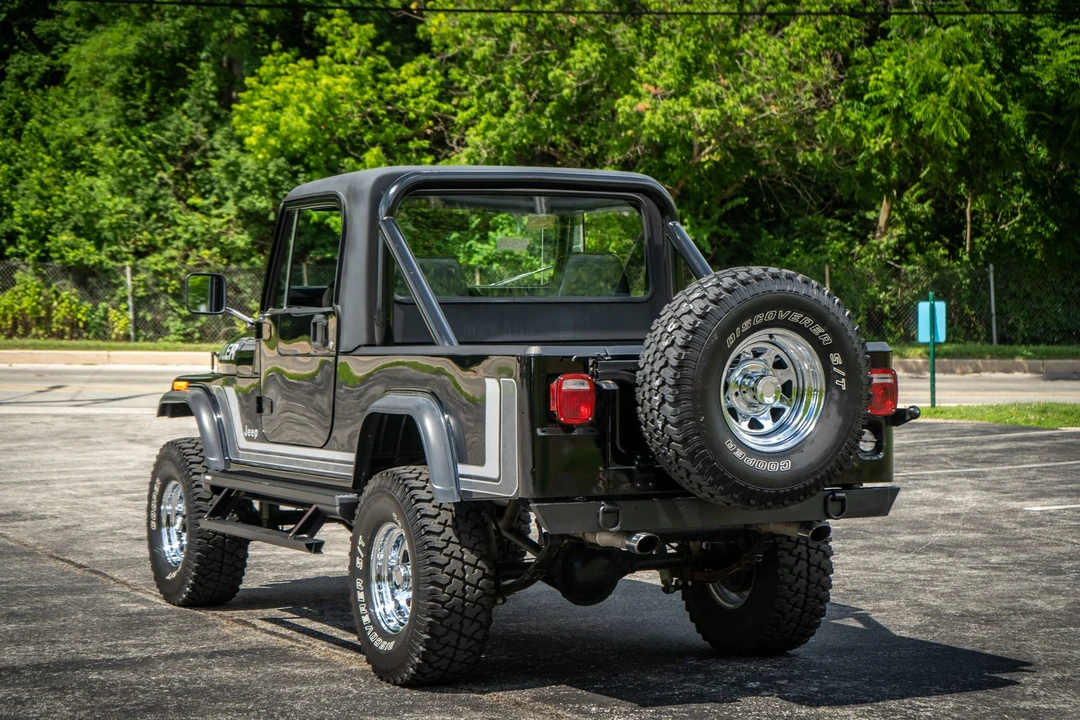 1982 Jeep CJ8 Scrambler - Image 10 of 31