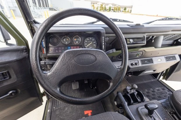Land Rover Defender 110 - Image 5 of 8