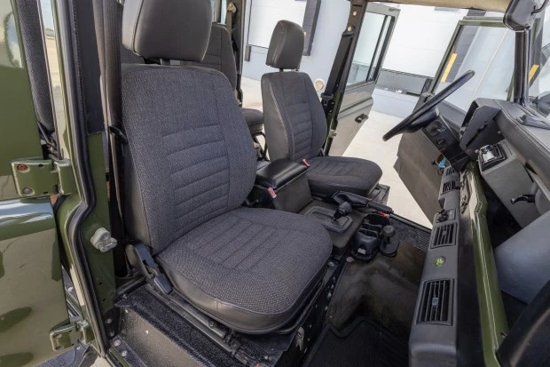 Land Rover Defender 110 - Image 4 of 8