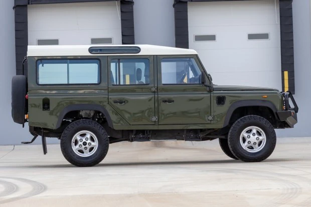 Land Rover Defender 110 - Image 3 of 8
