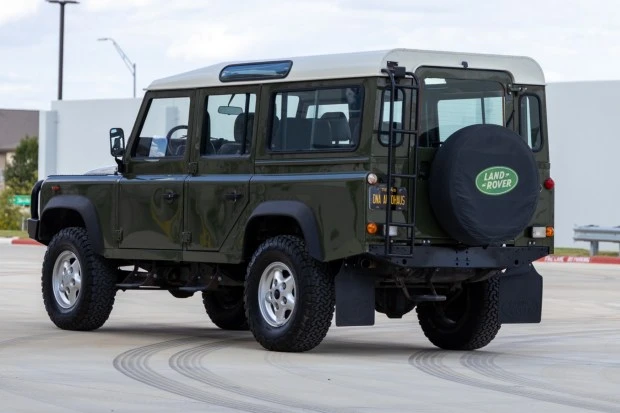 Land Rover Defender 110 - Image 2 of 8