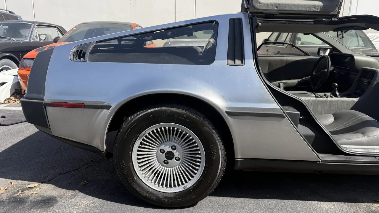 1982 DeLorean DMC-12 - Image 28 of 31