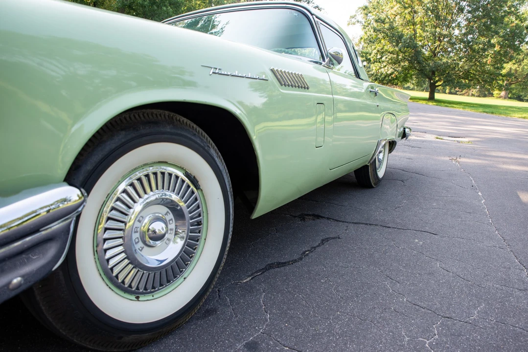 1957 Ford Thunderbird 1st Gen - Image 26 of 31