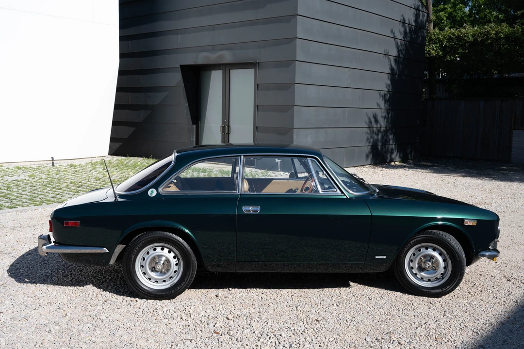 1972 Alfa Romeo 2000 GT Veloce - Image 14 of 31