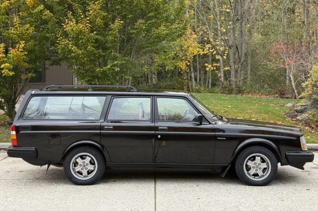 1983 Volvo 245 - Image 3 of 7