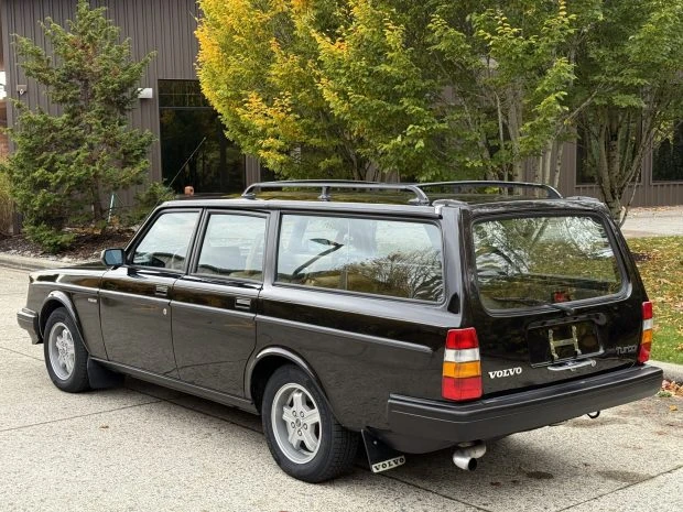 1983 Volvo 245 - Image 2 of 7