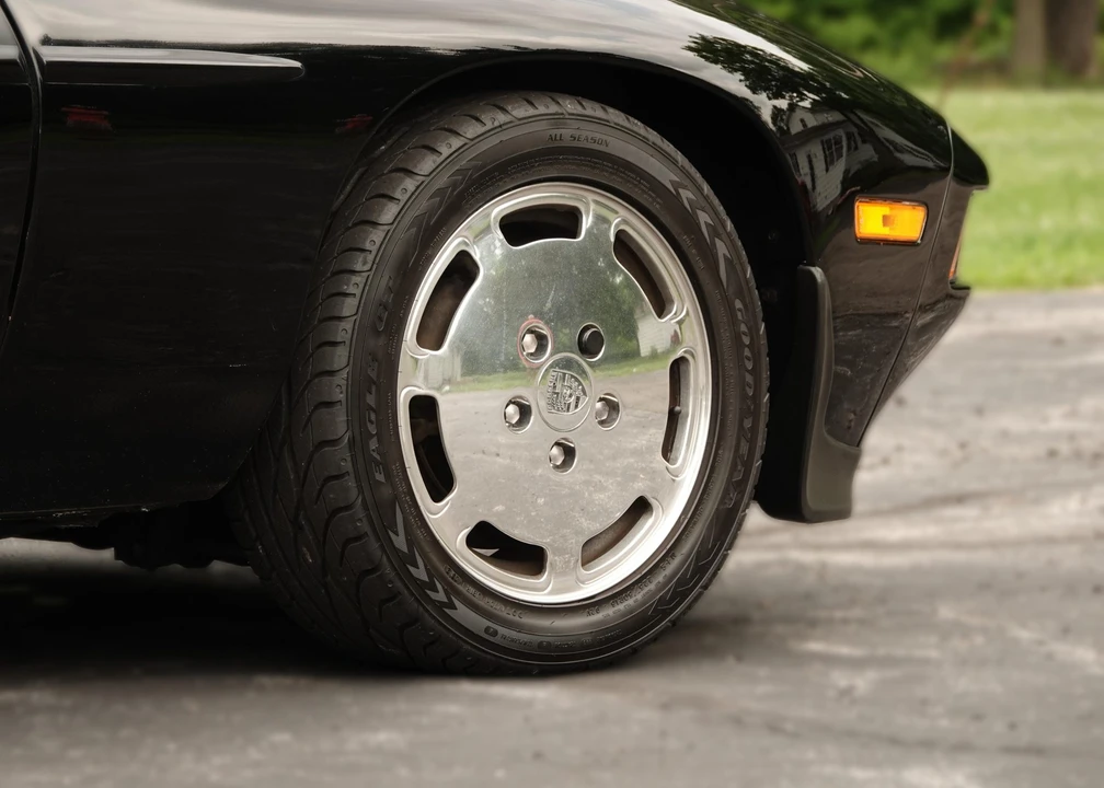 1985 Porsche 928 S - Image 17 of 31