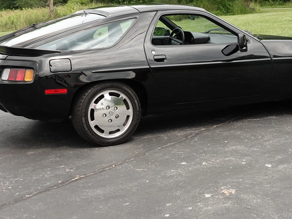 1985 Porsche 928 S - Image 12 of 31