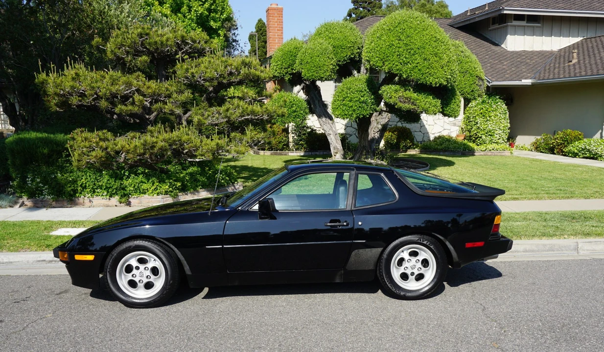 1985 Porsche 944 - Image 10 of 31