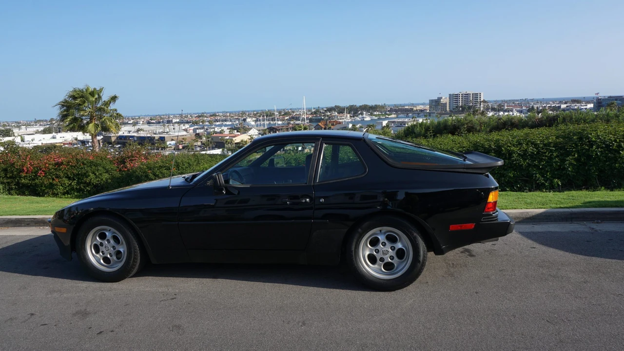 1985 Porsche 944 - Image 13 of 31