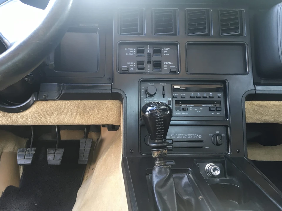 1987 Chevrolet Corvette C4 - Image 29 of 31