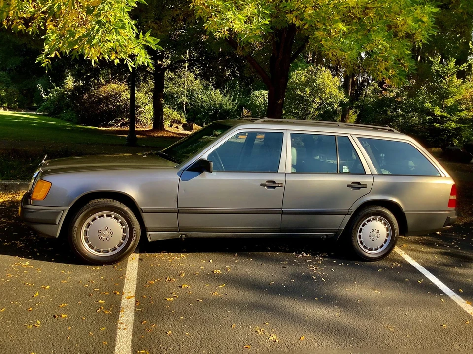 1989 Mercedes-Benz W124 E-Class - Image 2 of 31