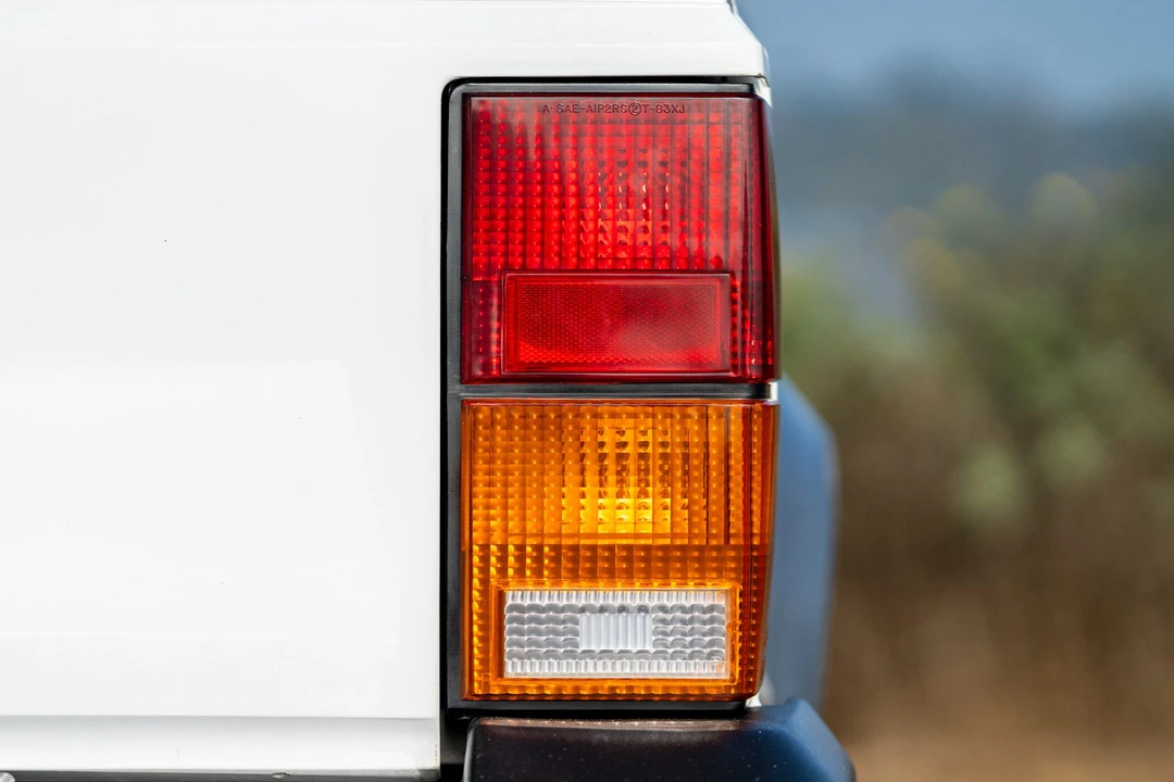 1990 Jeep XJ Cherokee - Image 14 of 31