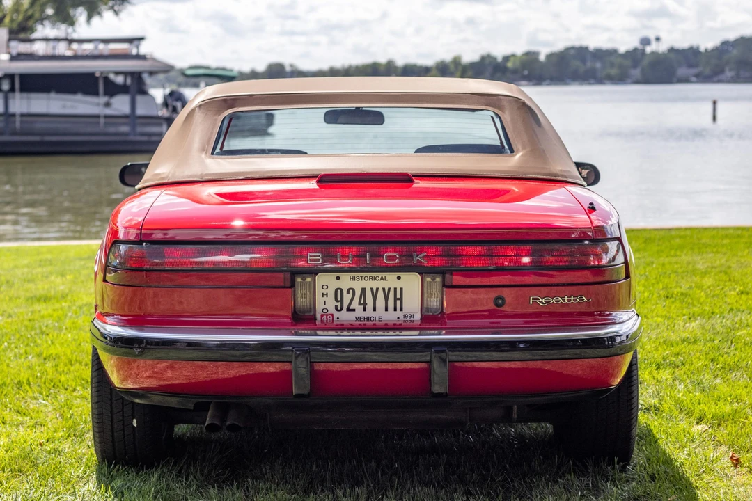 1991 Buick Reatta - Image 17 of 31