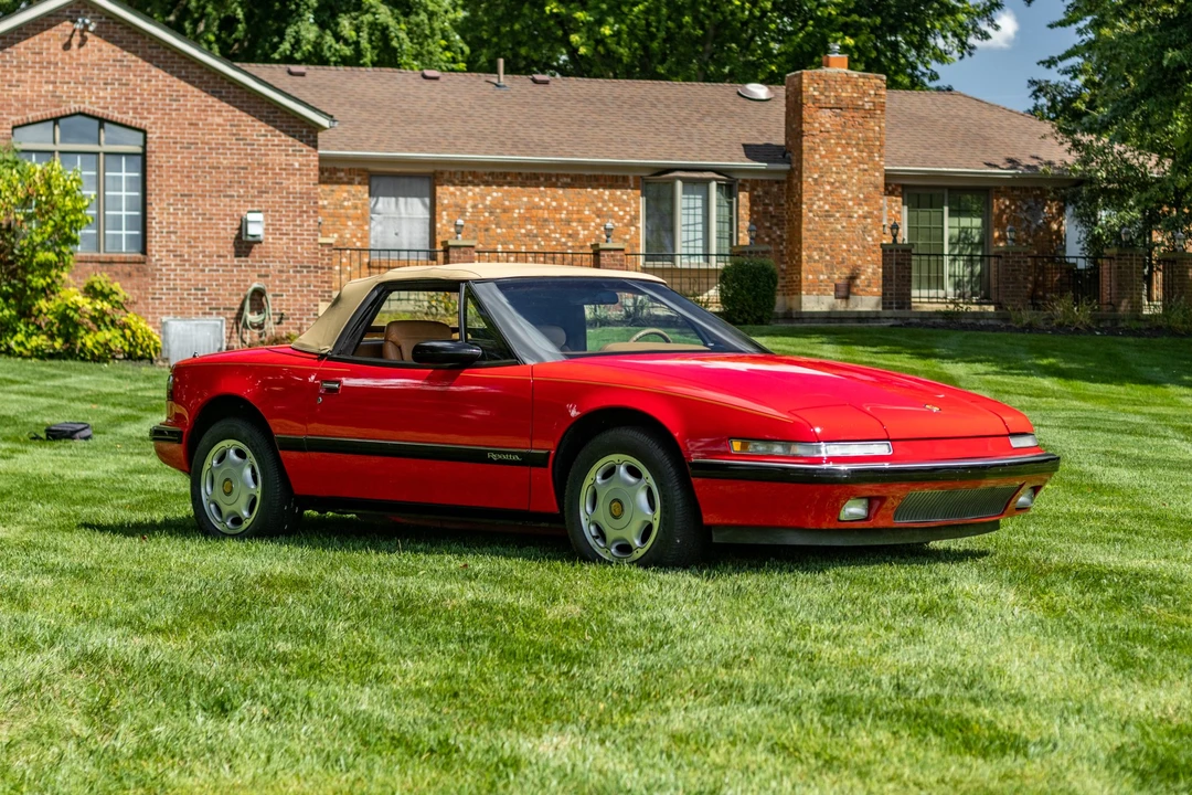 1991 Buick Reatta - Image 12 of 31