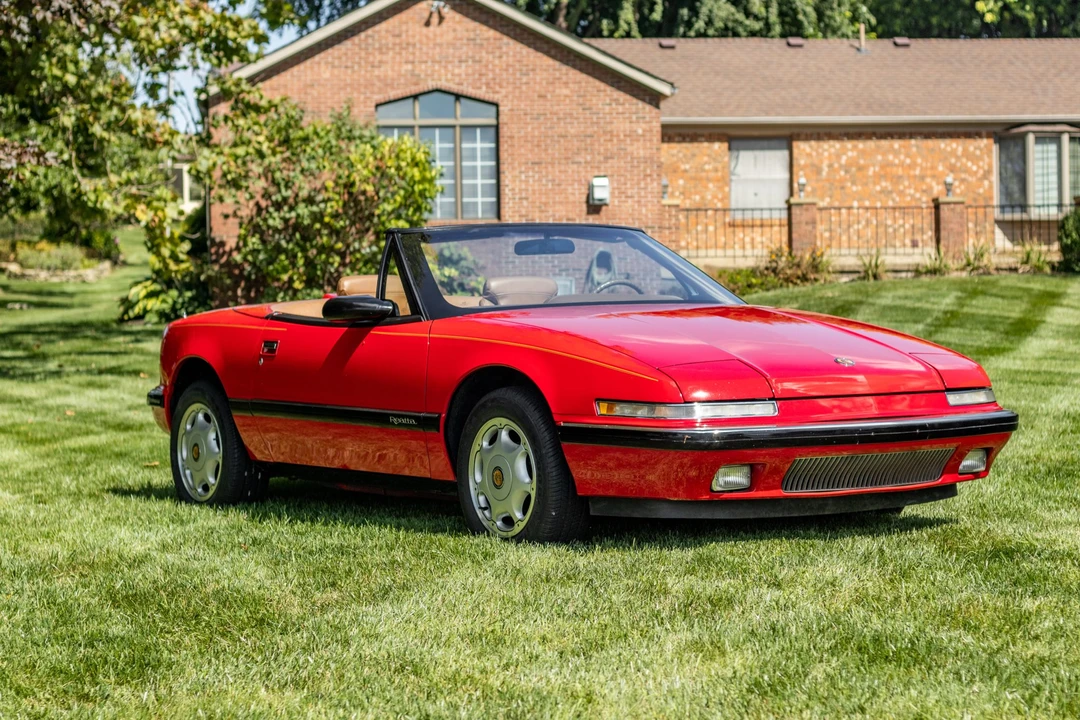 1991 Buick Reatta - Image 2 of 31