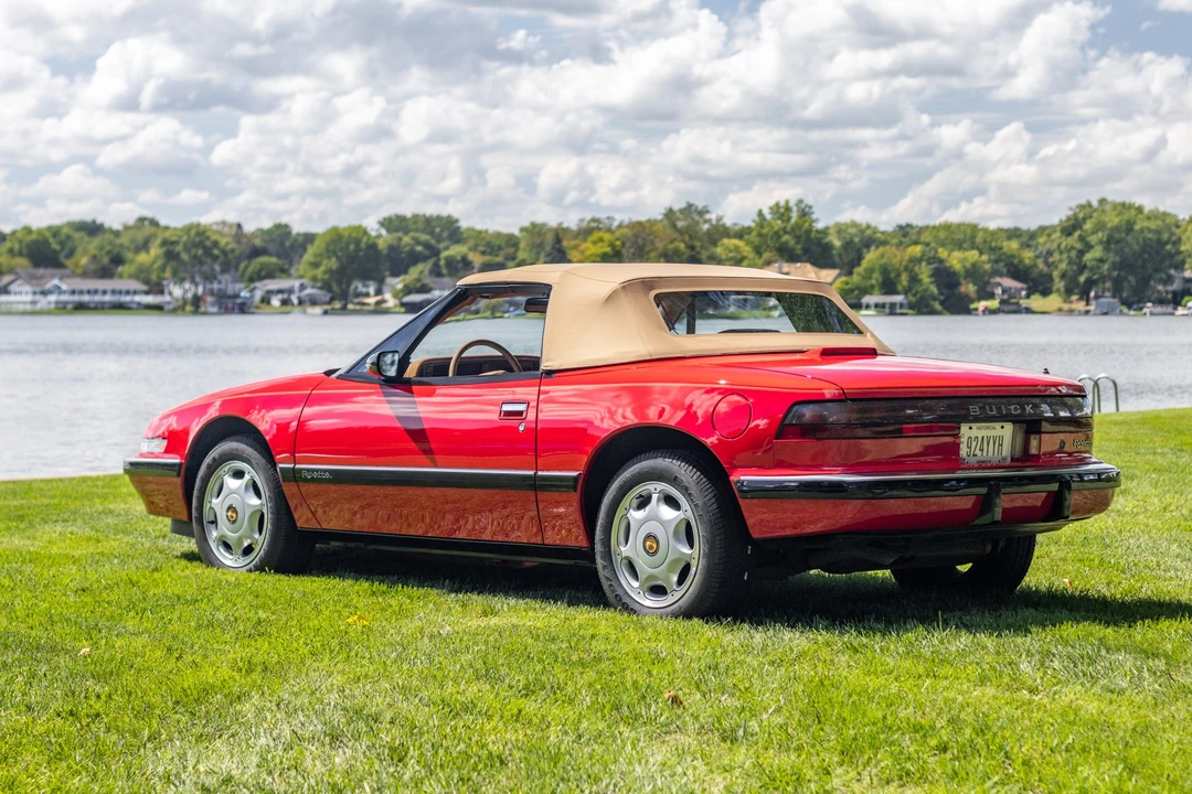 1991 Buick Reatta - Image 18 of 31