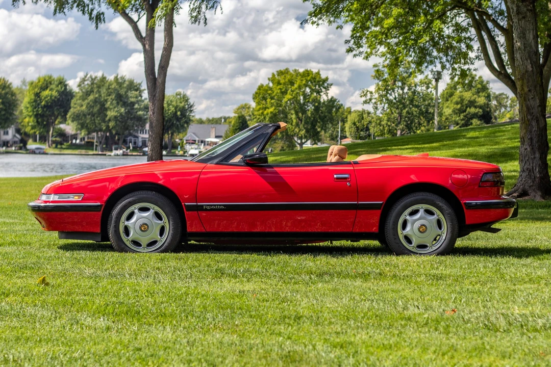 1991 Buick Reatta - Image 8 of 31