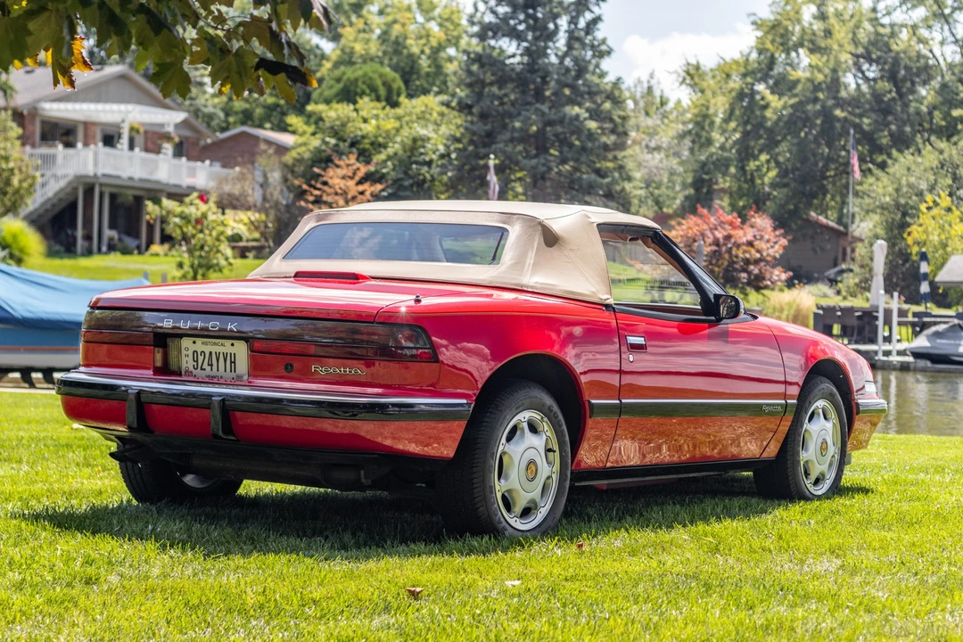 1991 Buick Reatta - Image 15 of 31