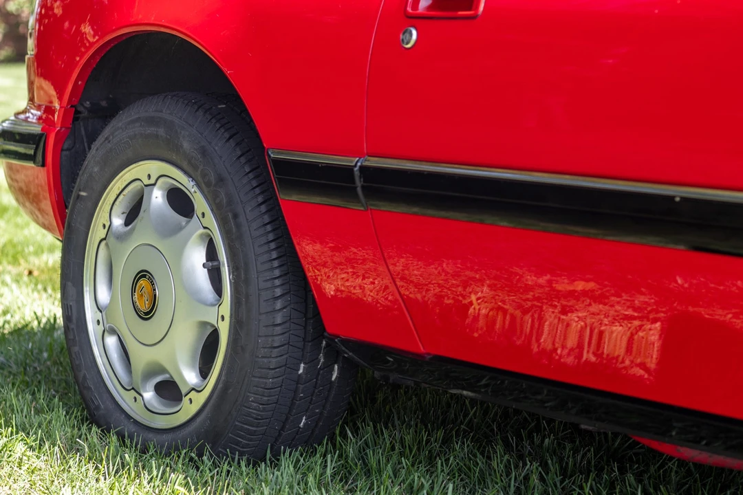 1991 Buick Reatta - Image 27 of 31