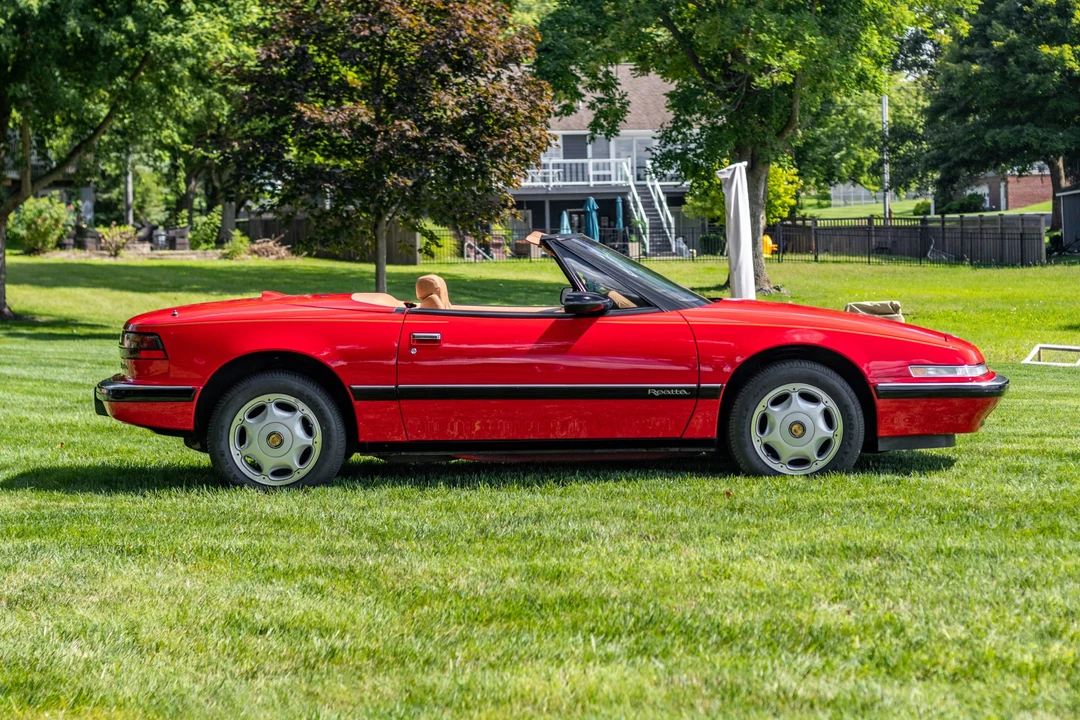 1991 Buick Reatta - Image 3 of 31