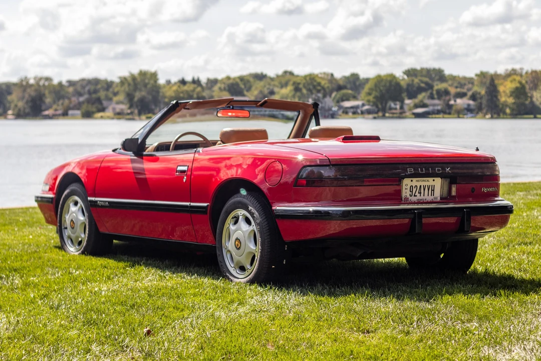 1991 Buick Reatta - Image 7 of 31