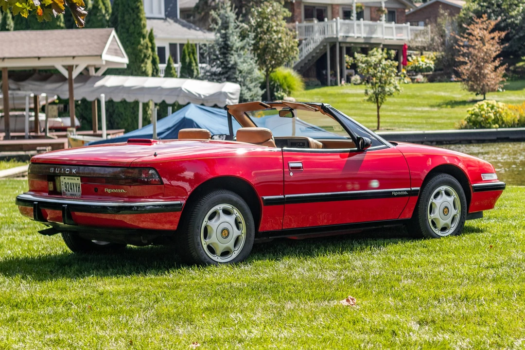 1991 Buick Reatta - Image 4 of 31