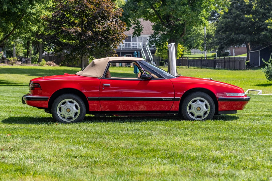 1991 Buick Reatta - Image 13 of 31