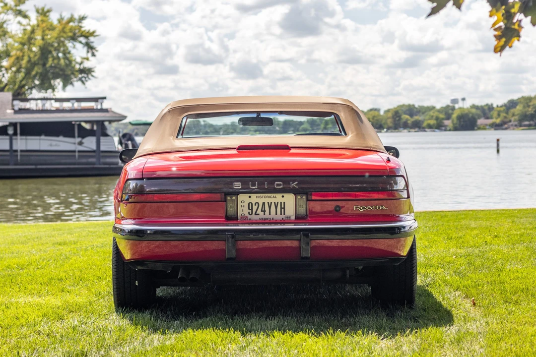 1991 Buick Reatta - Image 16 of 31