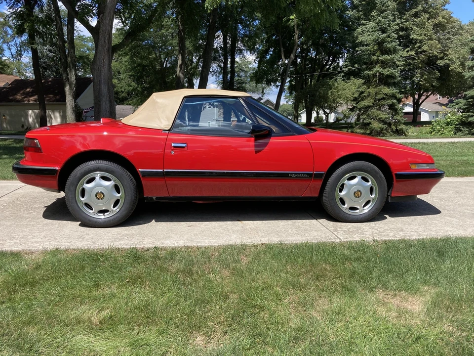 1991 Buick Reatta - Image 14 of 31
