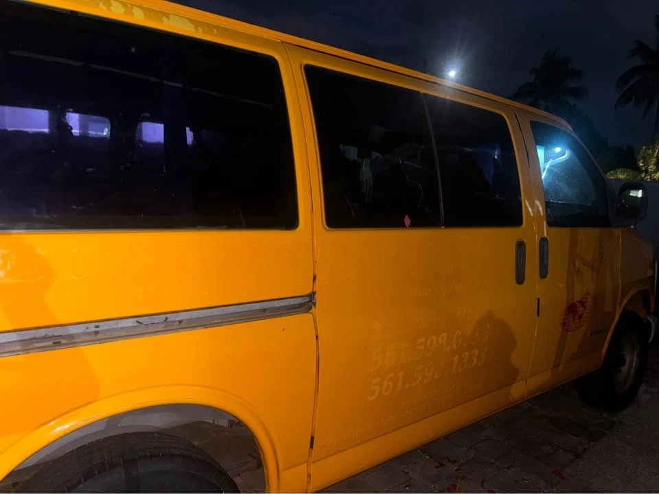 Chevrolet Express - Image 5 of 6