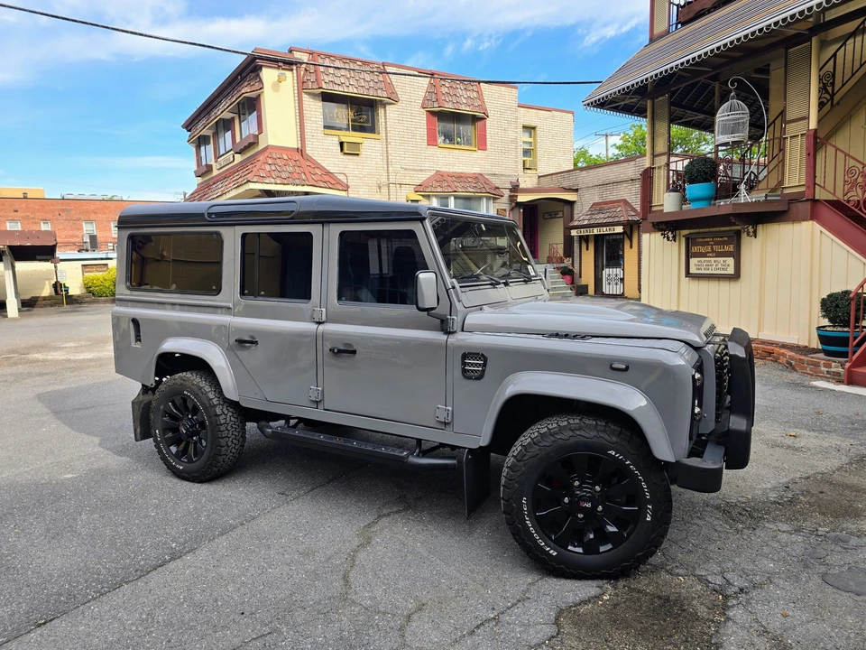 1990 Land Rover Defender 110 - Image 2 of 31