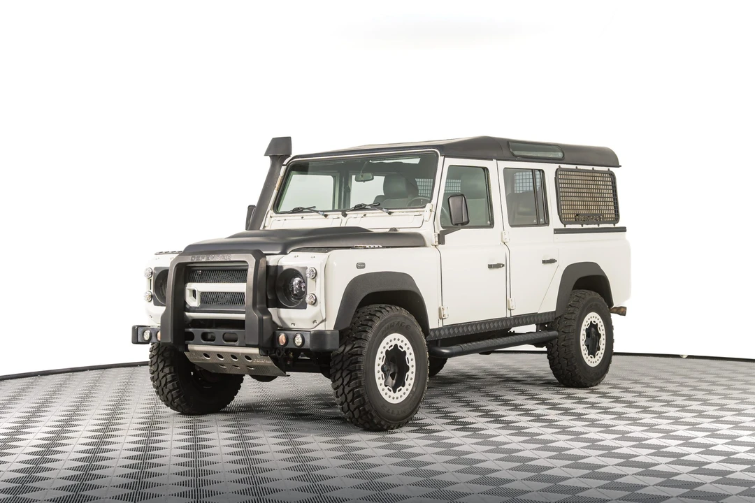 Land Rover Defender 110 - Image 18 of 31