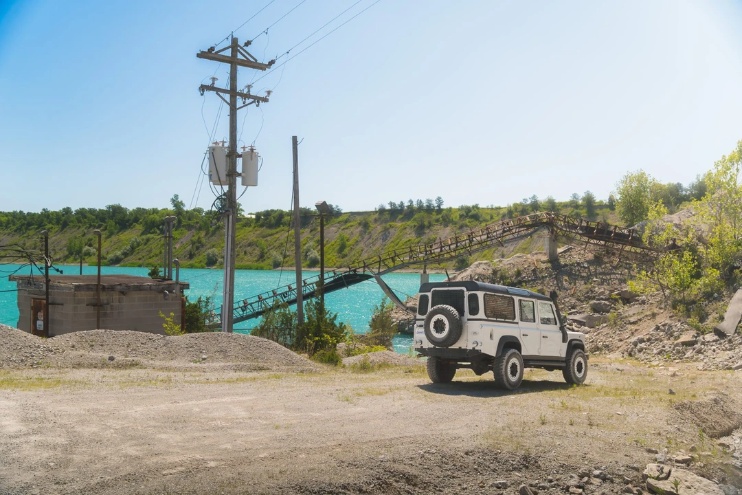 Land Rover Defender 110 - Image 13 of 31