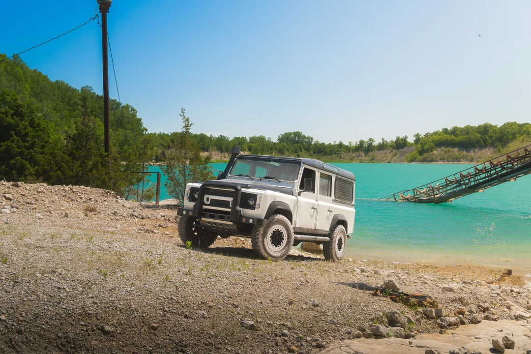 Land Rover Defender 110 - Image 4 of 31