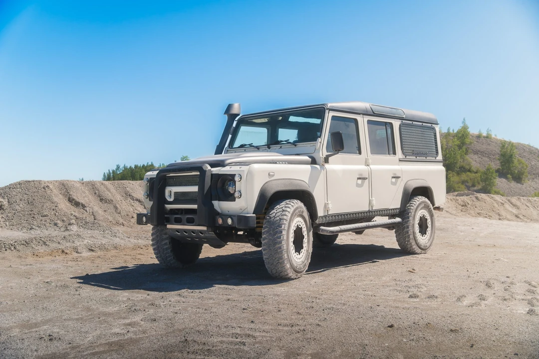 Land Rover Defender 110 - Image 3 of 31